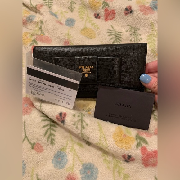 🔥 Authentic Prada Black Saffiano Leather Bow Continental Wallet🔥 - Picture 11 of 11